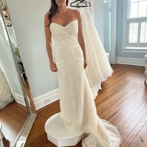 Elegant Cream Strapless Wedding Dress w gorgeous detail.  New!  Never worn.